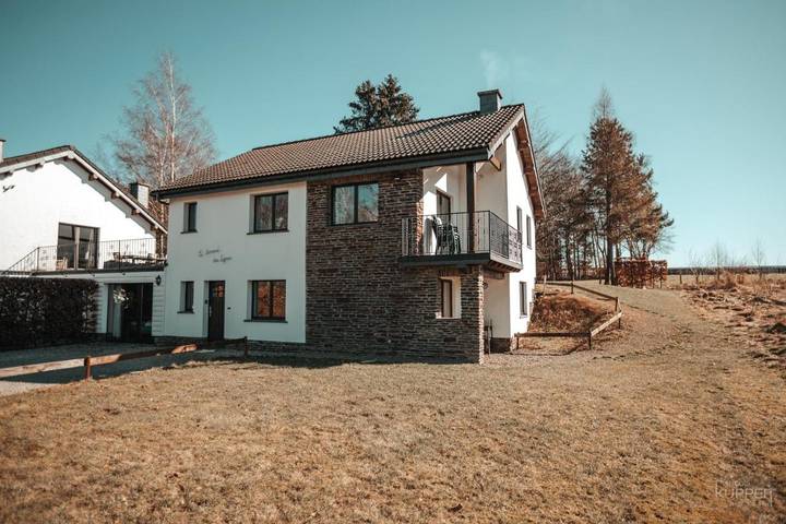 Gîte pour 16 personnes, avec Balcon ainsi que Terrasse et Vue dans Xhoffraix