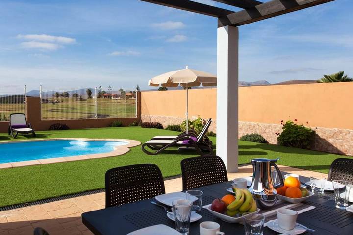 Chalet para 6 personas, con vistas y jardín además de vistas al lago y piscina en Fuerteventura - 4