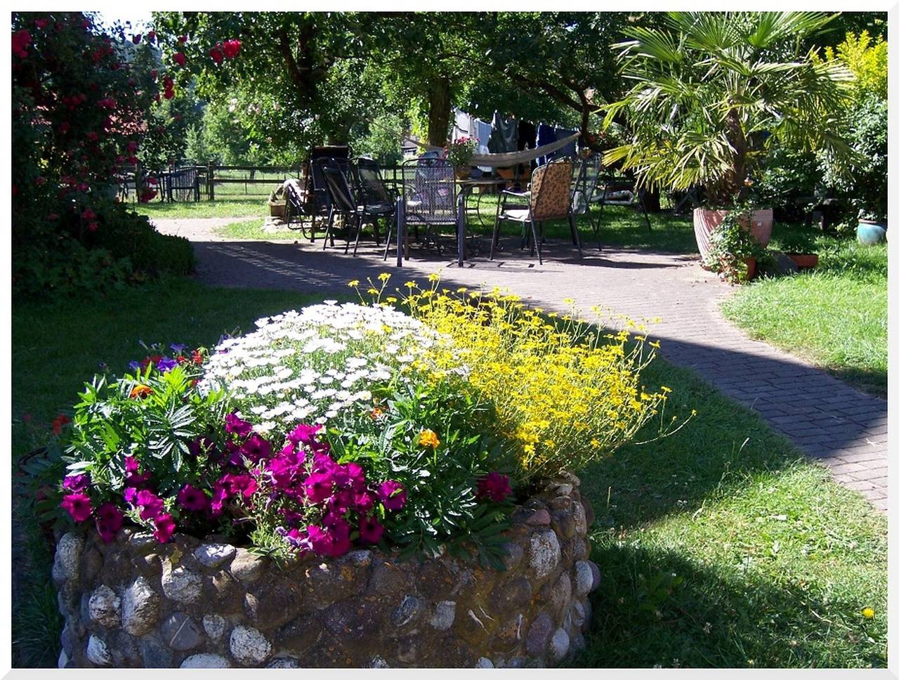 Ganze Wohnung, Ferienwohnung 'Jägerstube' mit Gemeinschaftsterrasse, Gemeinschaftsgarten und Wi-Fi: in Wilhelmsdorf, Region Bodensee-Oberschwaben