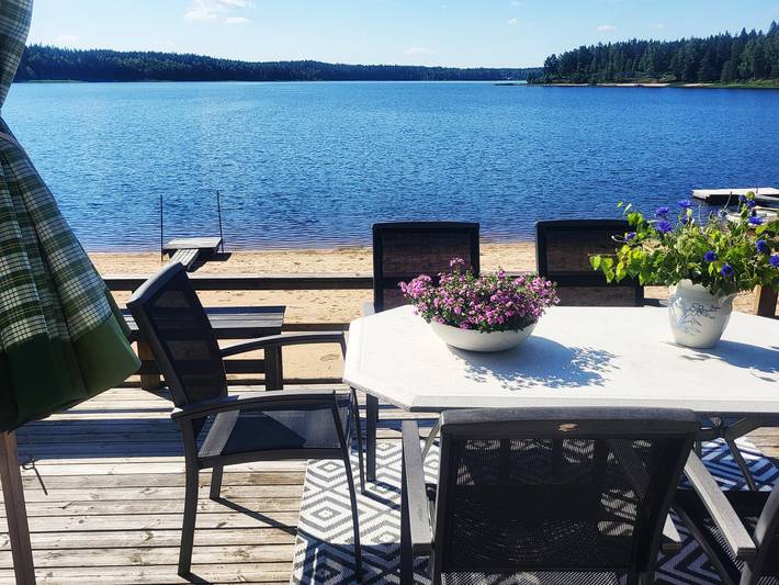 Cabaña para 4 personas, con jardín y vistas al lago en Suecia