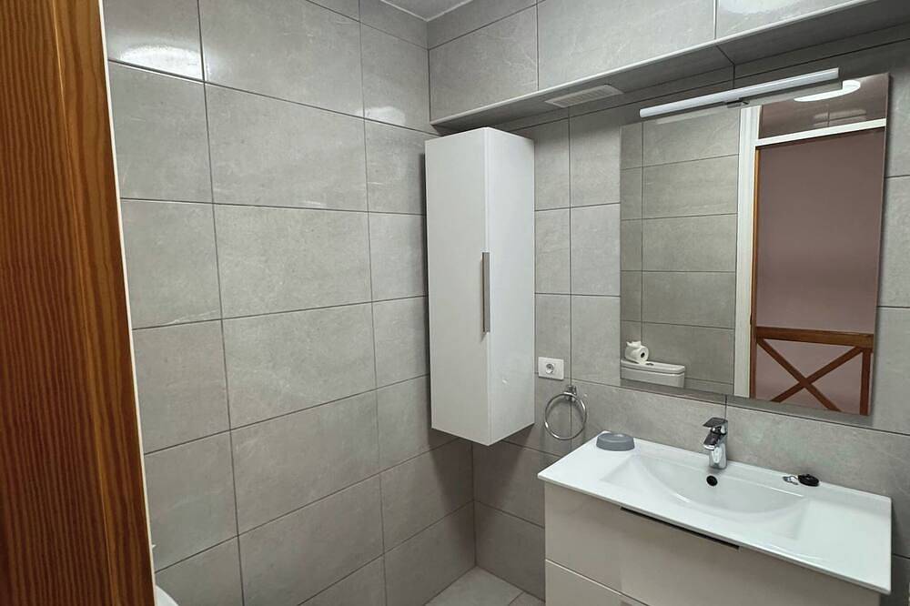 Entire apartment, Spacious 2 Bedroom Duplex on Parquesantiago 2 in Playa de las Américas, Arona