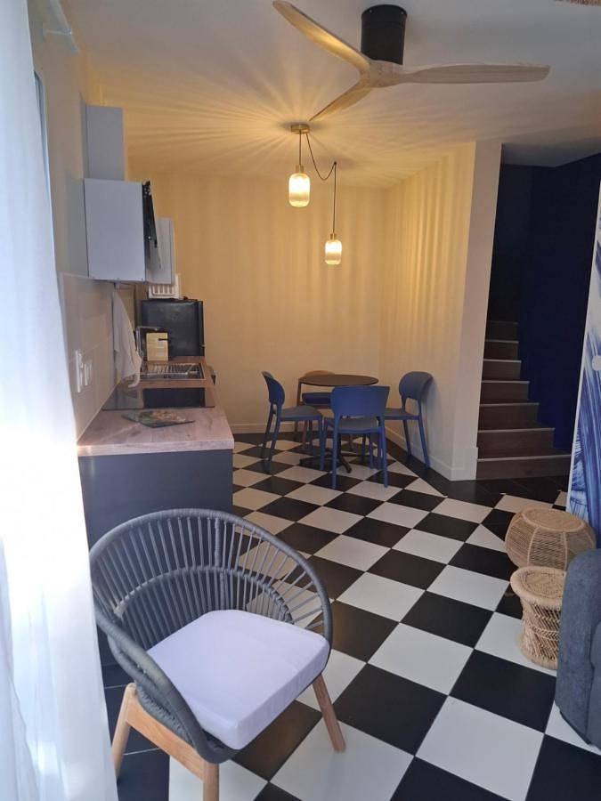 Location de vacances pour 6 personnes, avec piscine ainsi que vue et jardin dans Vincendo - 3