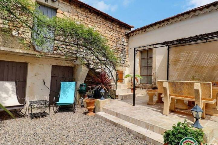 Location de vacances pour 6 personnes, avec balcon à Orgnac-l'Aven