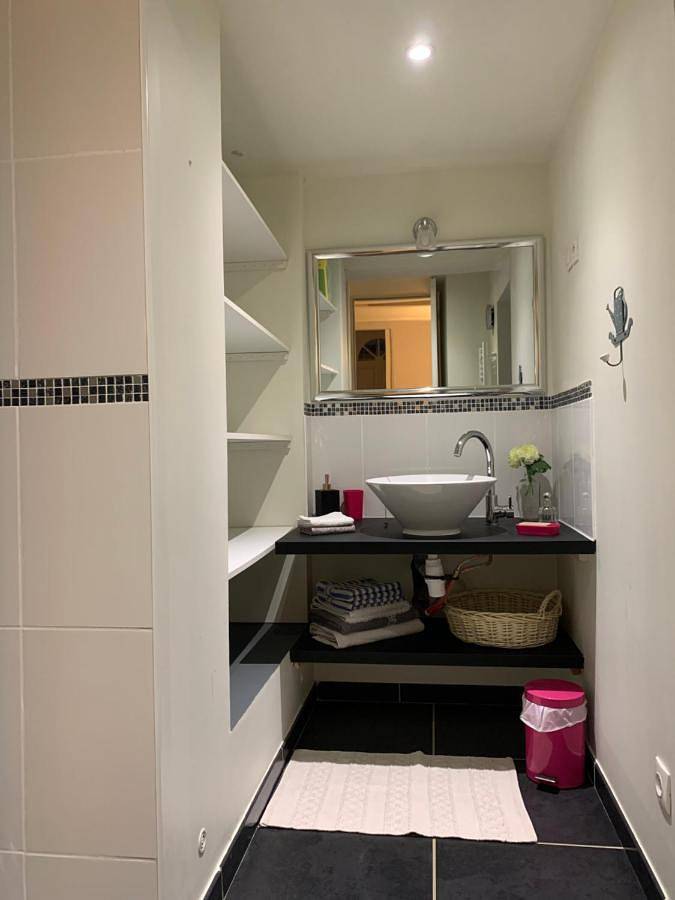 Double Room with Private Bathroom in Cazouls-lès-Béziers, Côte méditerranéenne (France)