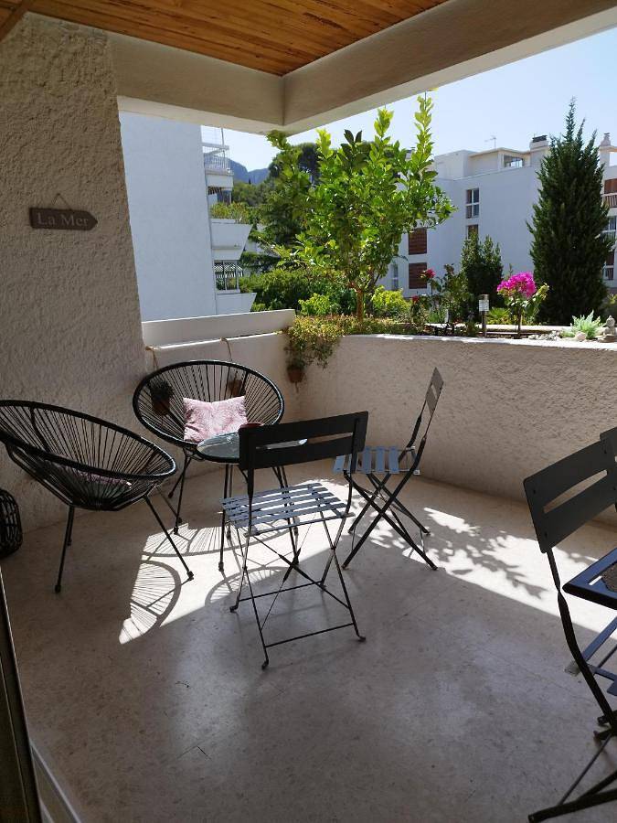 Gîte pour 6 personnes, avec terrasse et vue, adapté aux familles dans Casino De Cassis - 3