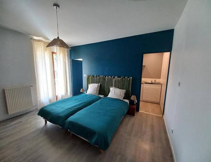 Gîte pour 2 personnes, avec Terrasse ainsi que Jardin et Vue à Villemotier