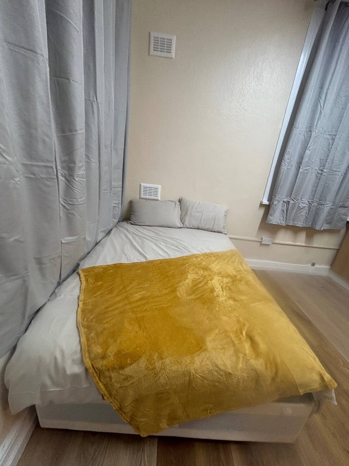 Entire studio, Harrow Studio Retreat - Modern & Cozy in Harrow, London
