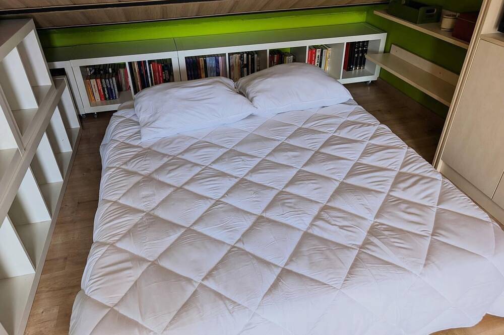 Entire apartment, Studio with shared pool near the beach and Creixell town center. in Creixell, Costa Dorada