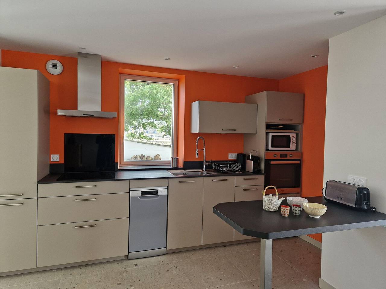 Holiday Home in Plougasnou with Sea Views in Plougasnou, Ceinture Dorée