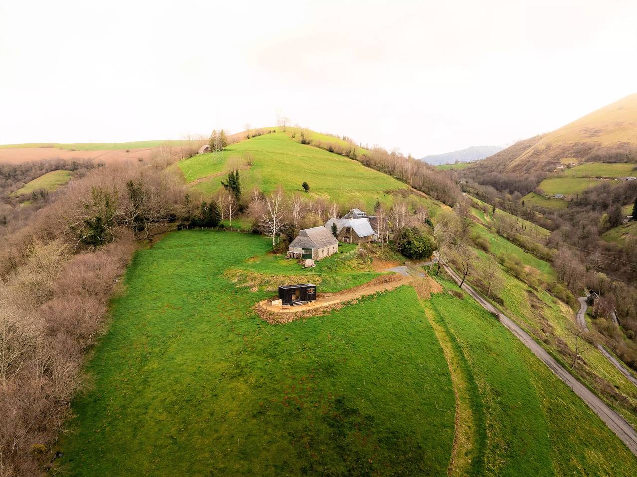 Appartement entier, Tiny House face aux Pyrénées, près de Lourdes in Arrodets-ez-Angles, Hautes-Pyrénées
