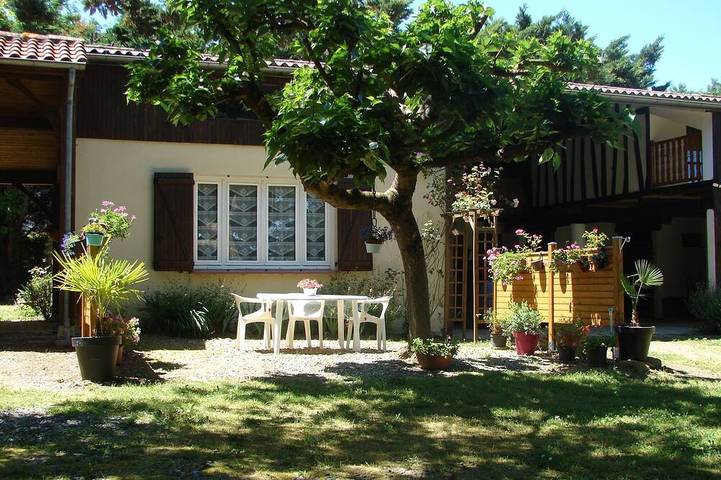 Gîte pour 4 personnes, avec jardin à Puydarrieux
