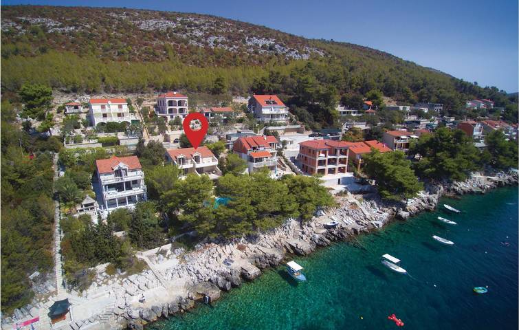 Charming 2-Bedroom Apartment with Pool Near Beach in Blato, Korcula