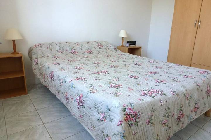 Location de vacances pour 9 personnes, avec terrasse et jardin à Saint-Julien-de-Lampon - 2
