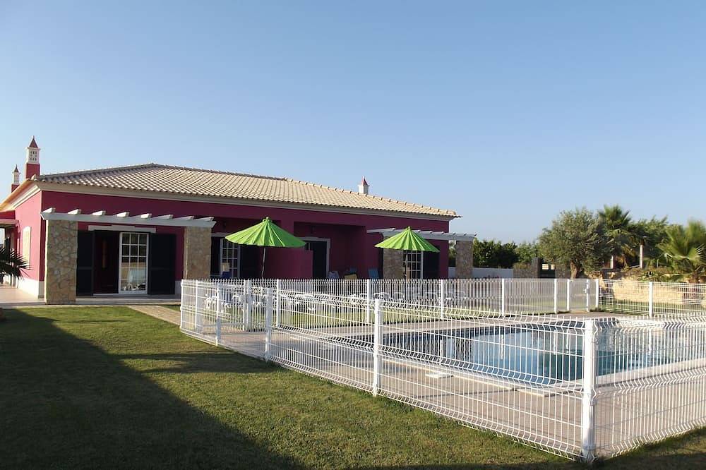 Fabulous villa, quiet place, Swimming pool, Bbq,Ac, Wifi. in Algoz, Faro Distrikt