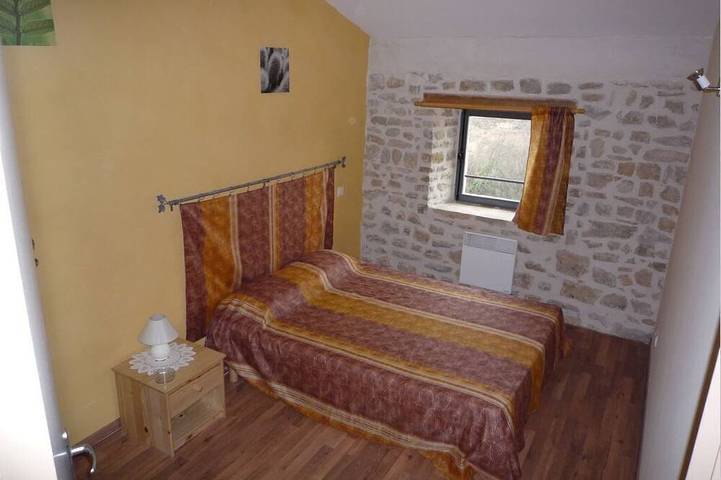 Gîte pour 7 personnes, avec Piscine à Saint-Privat-des-Vieux - 2