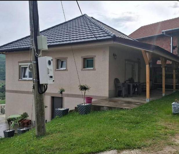 Gîte pour 5 personnes, avec terrasse et vue dans Kursumlija
