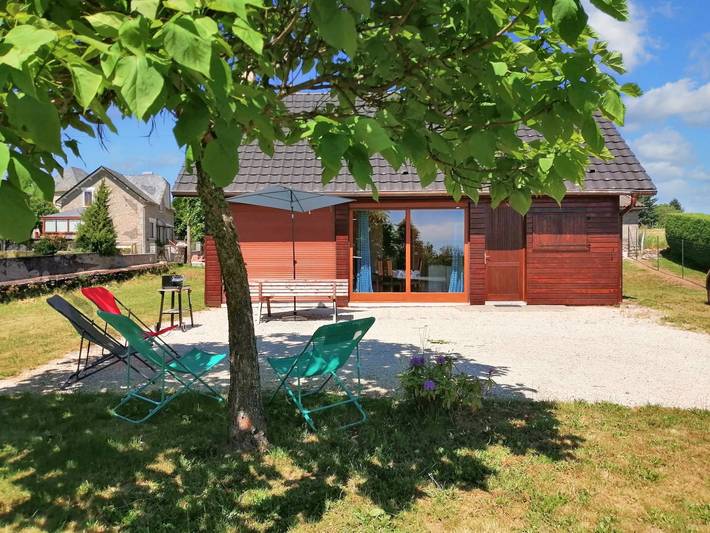 Gîte pour 4 personnes, avec terrasse dans Darazac