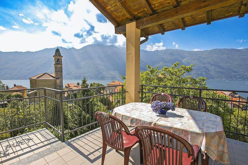 Ganze Wohnung, Geschmackvoll möblierte 3-Zimmer-Wohnung in einer kleinen Residenz mit Pool in Pino sulla Sponda del Lago Maggiore, Maccagno con Pino e Veddasca