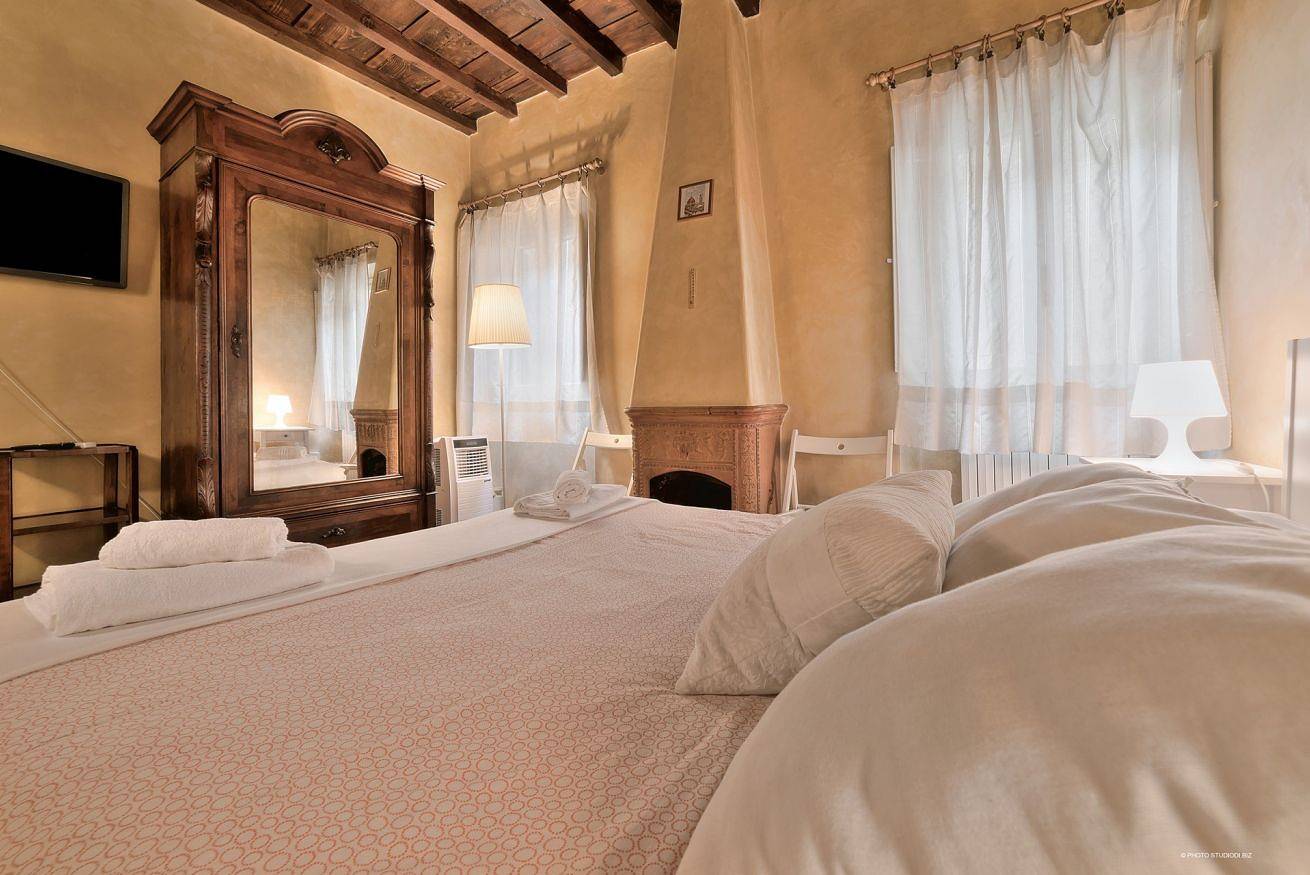 Entire apartment, Wine Apartments Florence Trebbiano in Florence city center, Florence