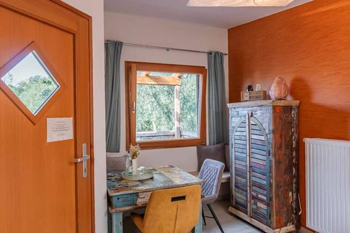 Gîte pour 2 personnes, avec Jacuzzi et Terrasse ainsi que Jardin et Sauna