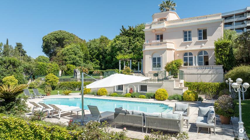 Villa for 10 people, with garden and terrace, with pets in Cannes