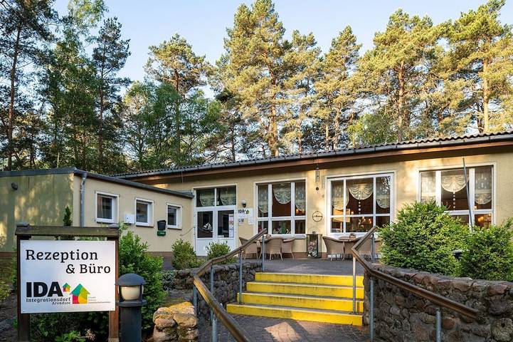 Wohnwagen für 2 Personen, mit Terrasse und Garten, mit Haustier im Altmarkkreis Salzwedel - 3