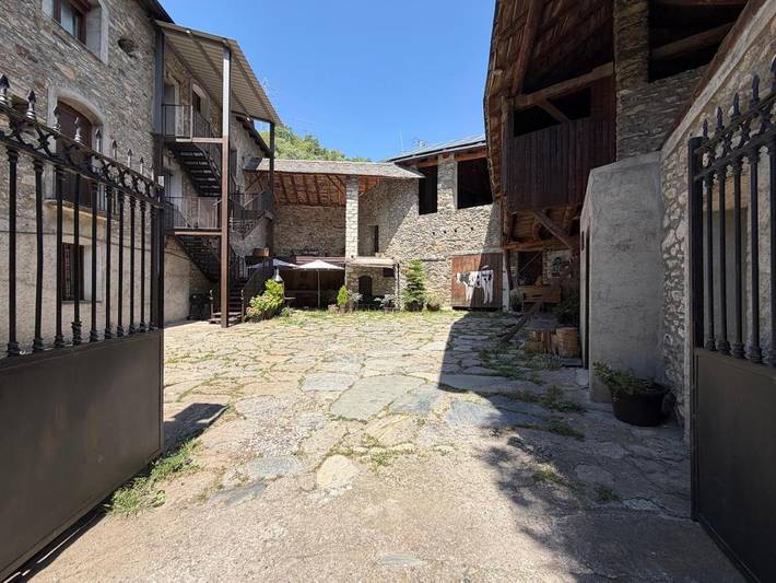 Casa rural para 8 personas, con piscina además de jacuzzi y jardín, Familias con niños en Provincia de Lleida - 2