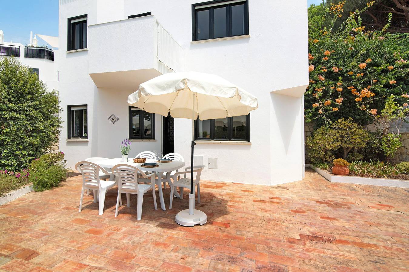 Villa 'Harlequin' mit Meerblick, Wi-Fi und Klimaanlage in Vale do Lobo, Almancil