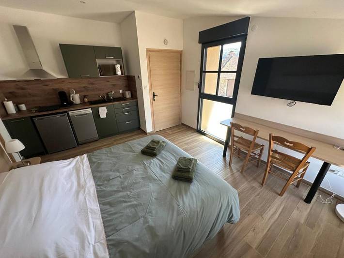 Gîte pour 2 personnes, avec Jardin à Saint-Sorlin-en-Bugey