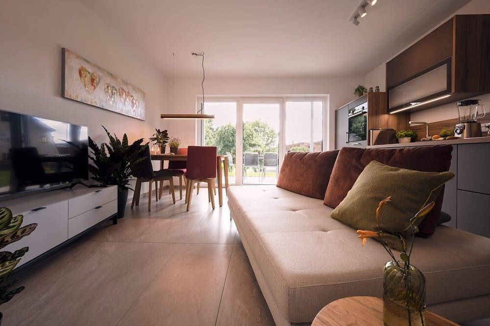 Ganze Wohnung, Stilvolle Wohnung (65qm) mit großzügiger Terasse in Wunsiedel, Oberfranken
