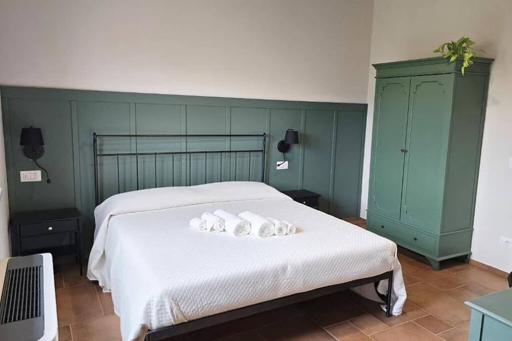 Igino Farmhouse: Double Room with Disabled Access in Negrar, Provincia de Verona