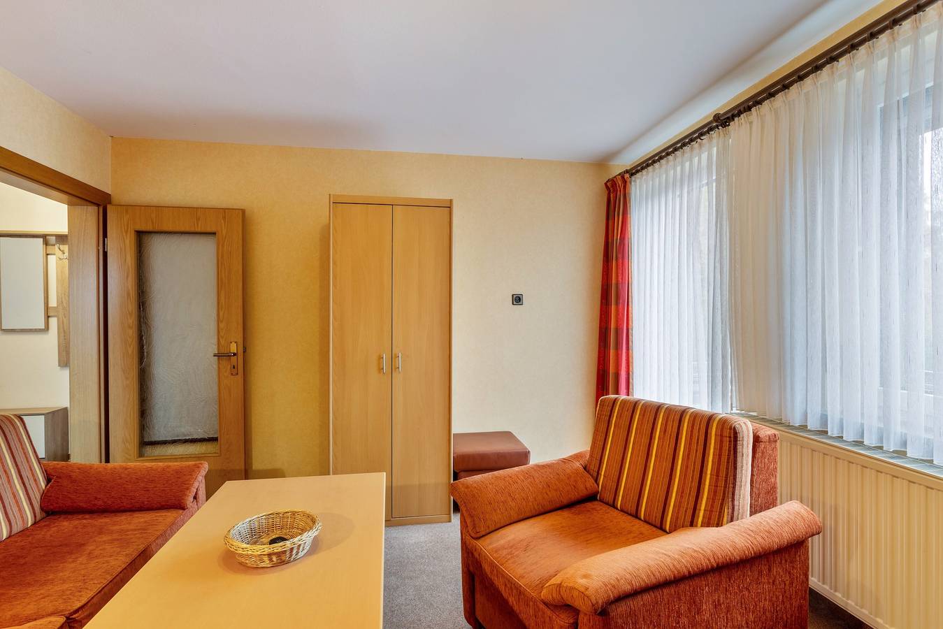 Ganze Wohnung, Haus Erika - Ferienwohnung 3 mit Wlan, Balkon und Gemeinschaftsgarten nahe Skywalk in Stryck, Willingen