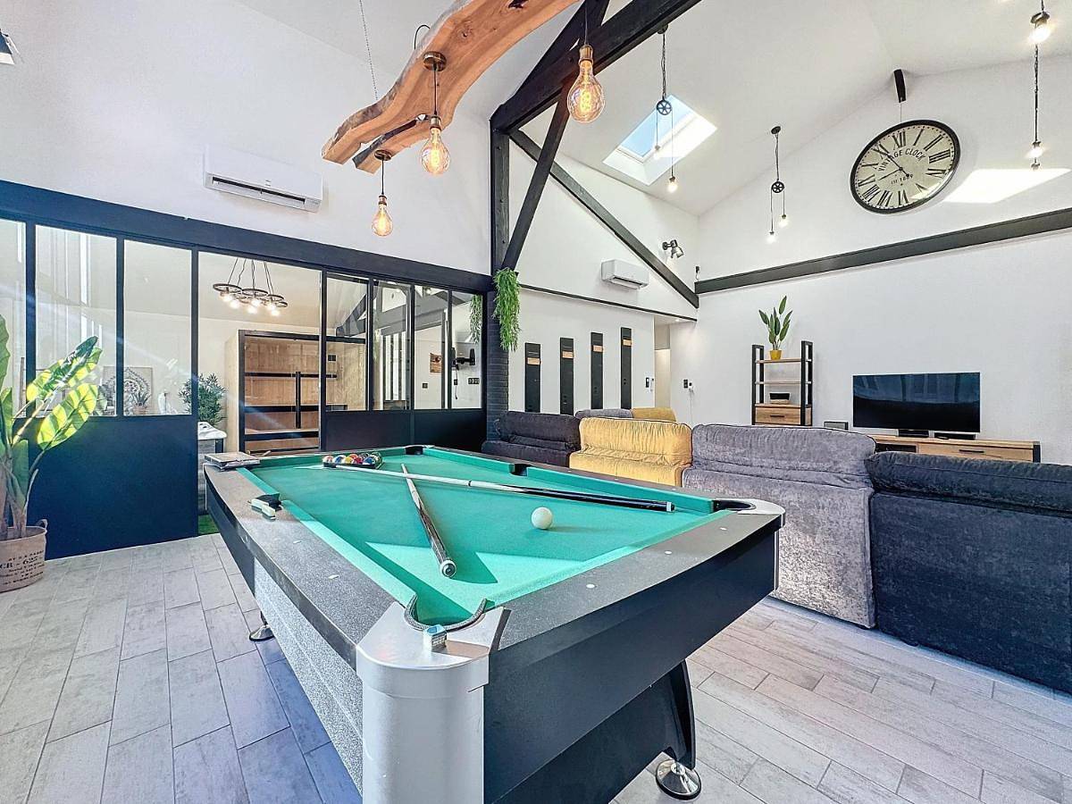 Appartement entier, Loft Spa Sauna 10 personnes Centre ville in Montluçon, Région de Montluçon