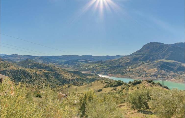 Mountain View Terrace Apartment with Baby Bed in El Gastor, White Villages