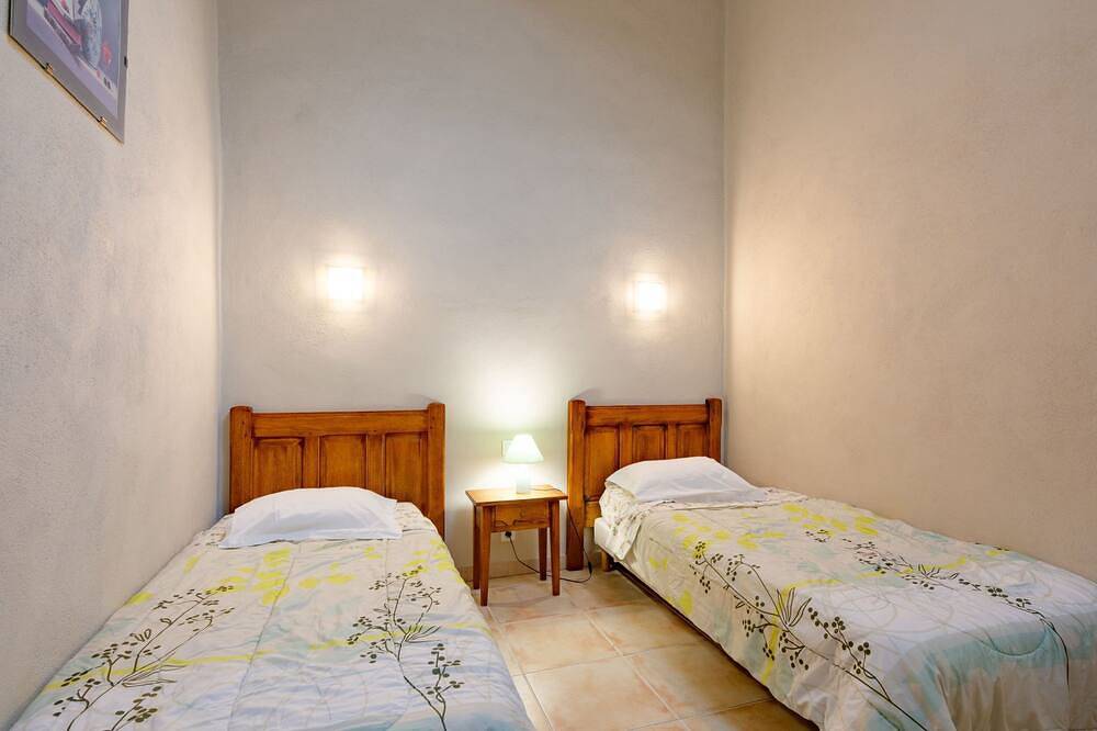 Entire apartment, Marjolaine in Bauduen, Brignoles region