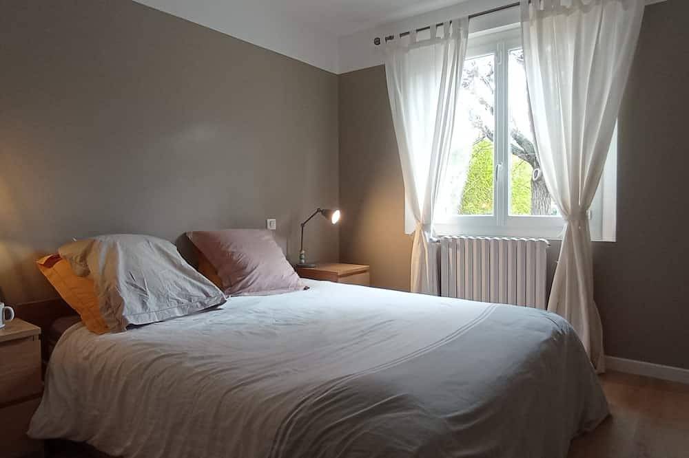 Family home in a green setting between Aix-en-Provence and the Luberon in Pertuis, Parc naturel régional du Luberon