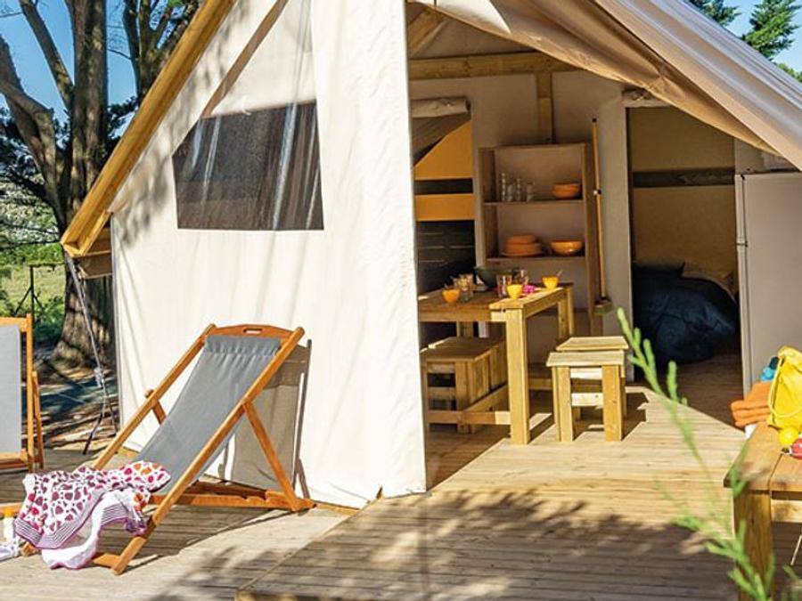 Camping Romanée - Le Châtelet  - Tente 4 personnes - Lodge Confort 2 chambres in Saint-Cast-le-Guildo, Région de Dinan