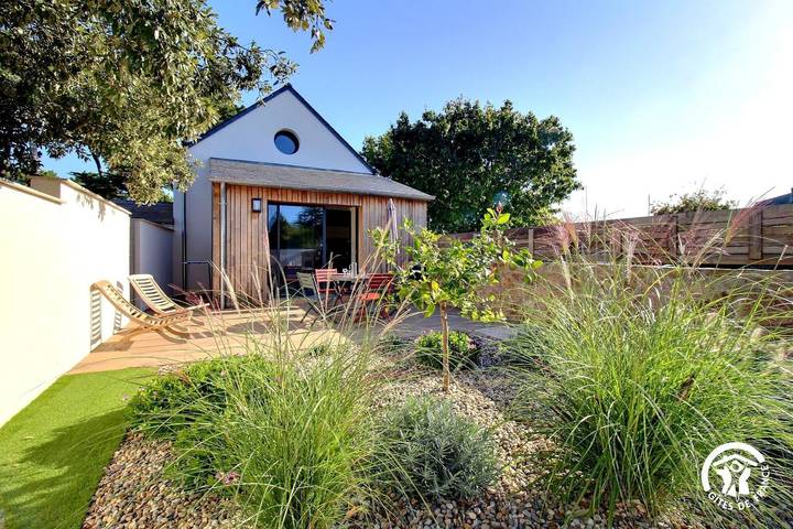 Gîte pour 2 personnes, avec Terrasse et Jardin dans Plage de Locmiquel - 3