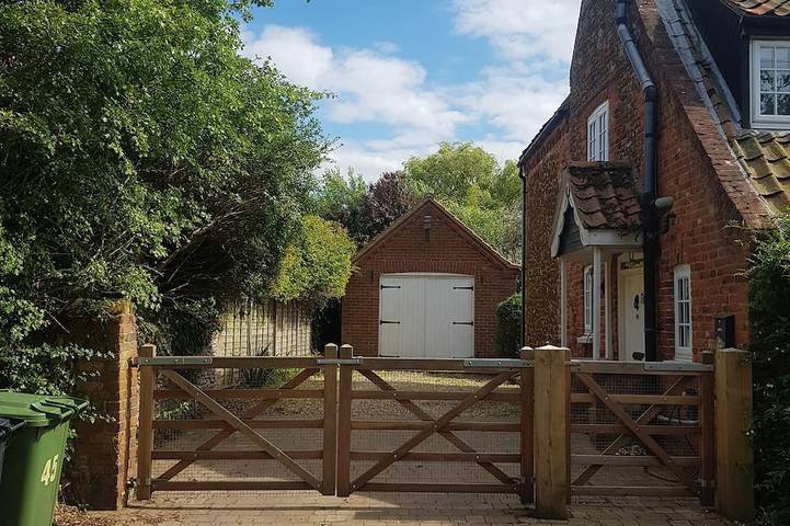 Cottage for 5 people, with Terrace and Garden in Holme-next-the-Sea