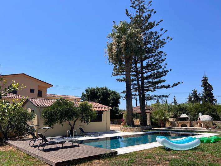 Casa vacanza per 9 persone, con giardino e piscina nonché idromassaggio, adatto a famiglie con bambini - 1