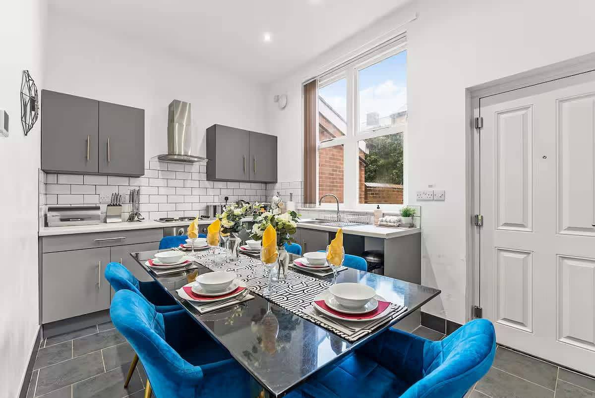 Perfect Booking | 4 Bed Home in Sheffield in Sheffield, South Yorkshire