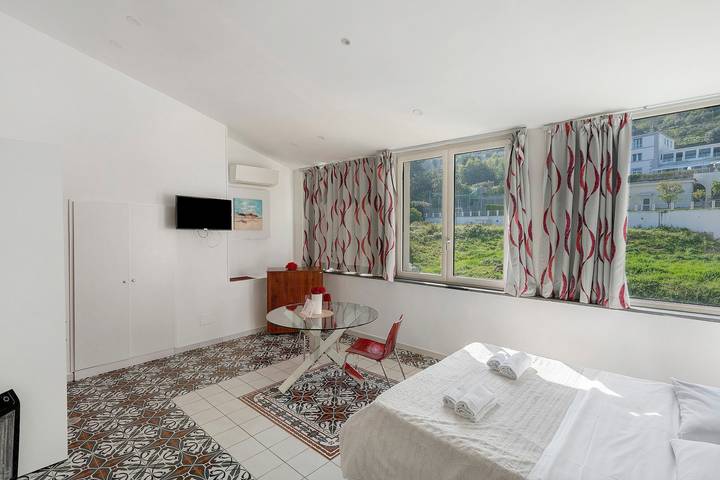 Entire apartment, Apartment 'La Libreria' with Mountain View, Wi-Fi and Air Conditioning in Castellammare di Stabia, Sorrento Coast