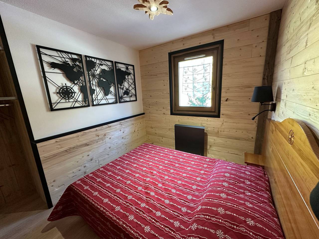 Ganze Wohnung, Geräumige Wohnung für 6 Pers. am Fuße der Pisten mit Balkon, Wlan, Parkplatz in Lanslebourg-Mont-Cenis, Region Saint-Jean-de-Maurienne