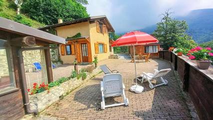 Maison de campagne pour 10 personnes, avec jardin et vue à San Damiano Macra