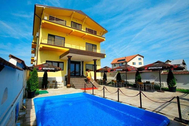 Maison d’hôte pour 44 personnes, avec vue ainsi que jardin et piscine