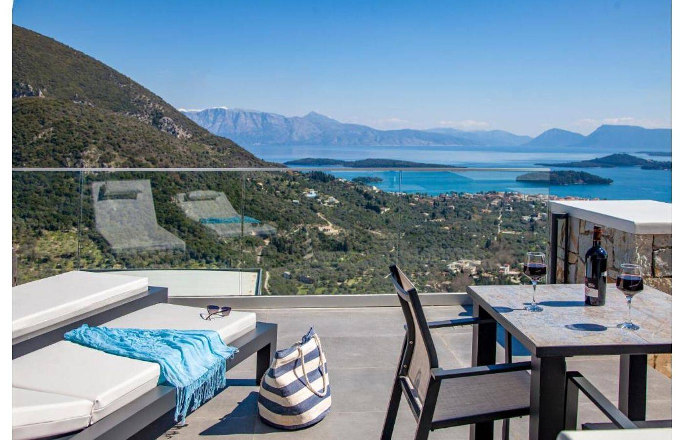 Entire apartment, Apartment "Desun Suites Blue" with Sea View, Balcony, Garden and Wi-Fi in Rachi, Greece
