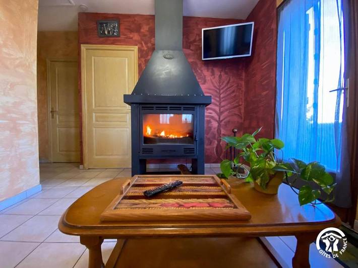 Location de vacances pour 4 personnes, avec jardin ainsi que vue et terrasse à Sénergues