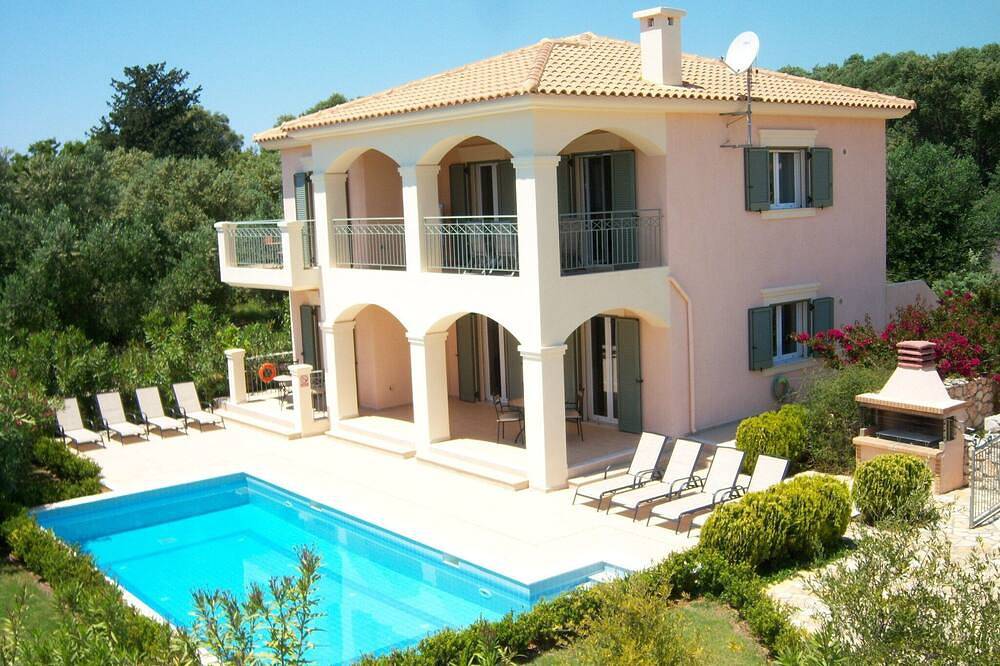 Villa de lujo 4 dormitorios 4 baños para 10 personas, paseo a la playa in Cefalonia