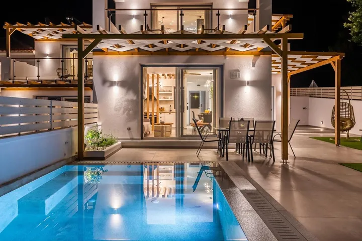 Chalet para 6 personas, con vistas además de piscina y jardín - 1