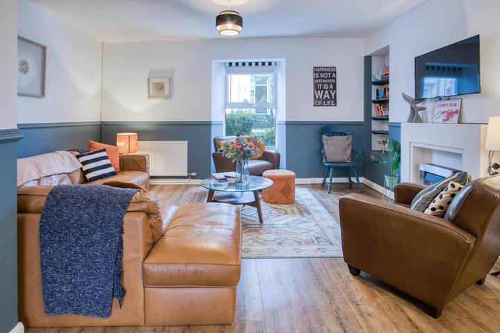 Log cabin for 8 people, with terrace and garden in Tenby